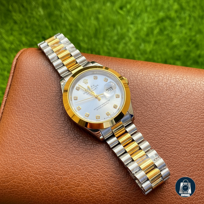 Elegant Gold & Silver Quartz Watch with Date Display