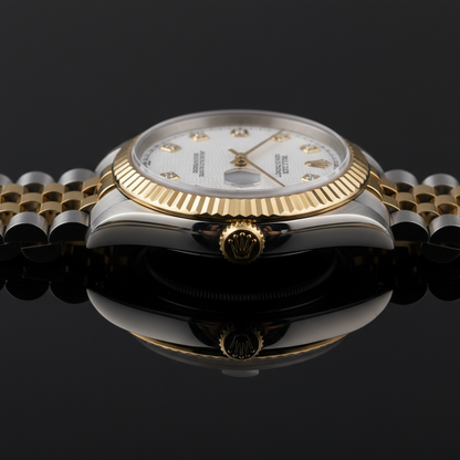 Elegant Gold & Silver Quartz Watch with Date Display