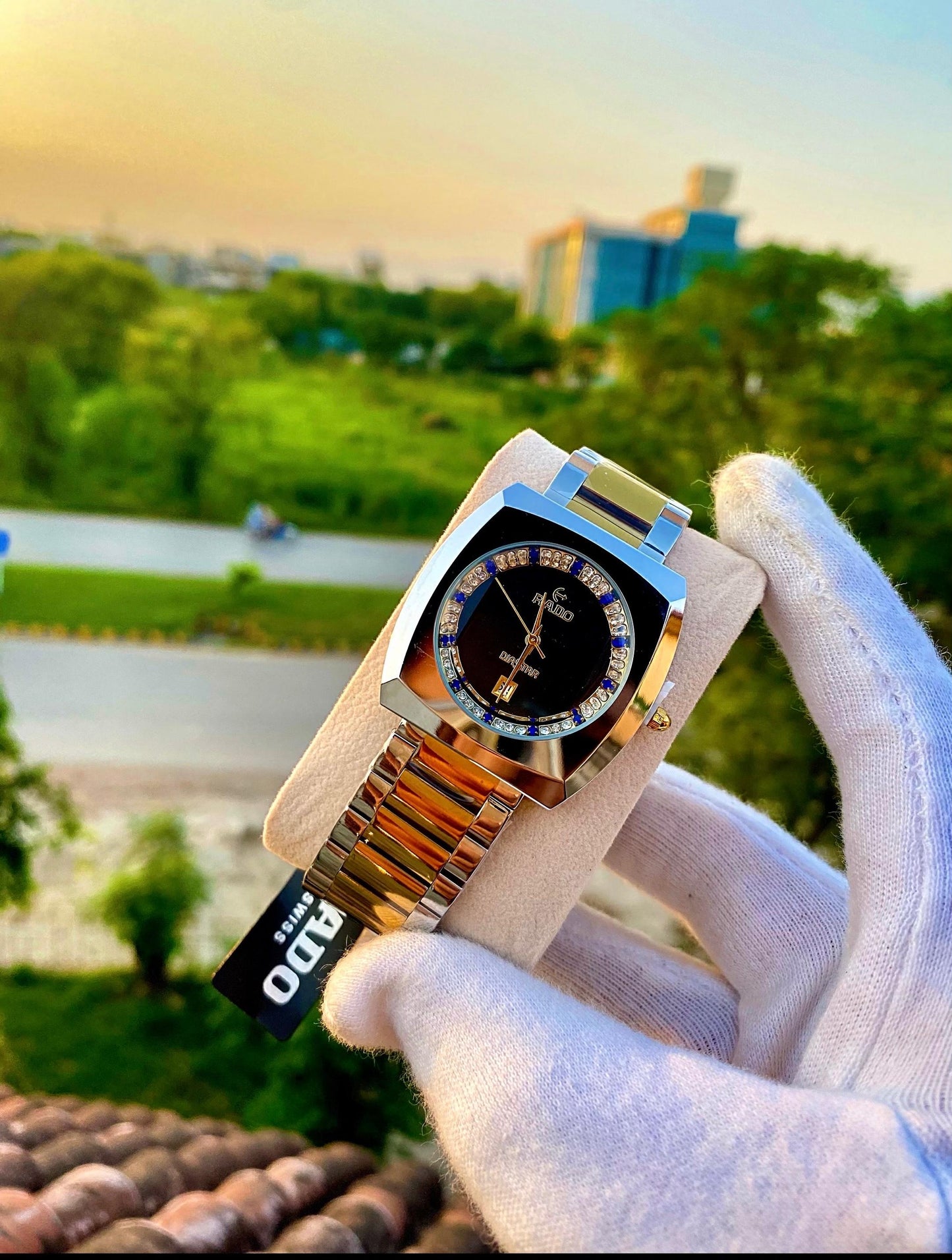 Luxury Men’s Analog Wristwatch with Crystal Detailing & Date Display